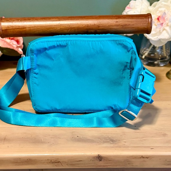 Vera Bradley Teal Quilted Belt Bag Crossbody Fanny Pack Adjustable Strap - Picture 6 of 12